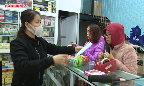 Giữa "cơn bão giá" khẩu trang y tế, nước rửa tay